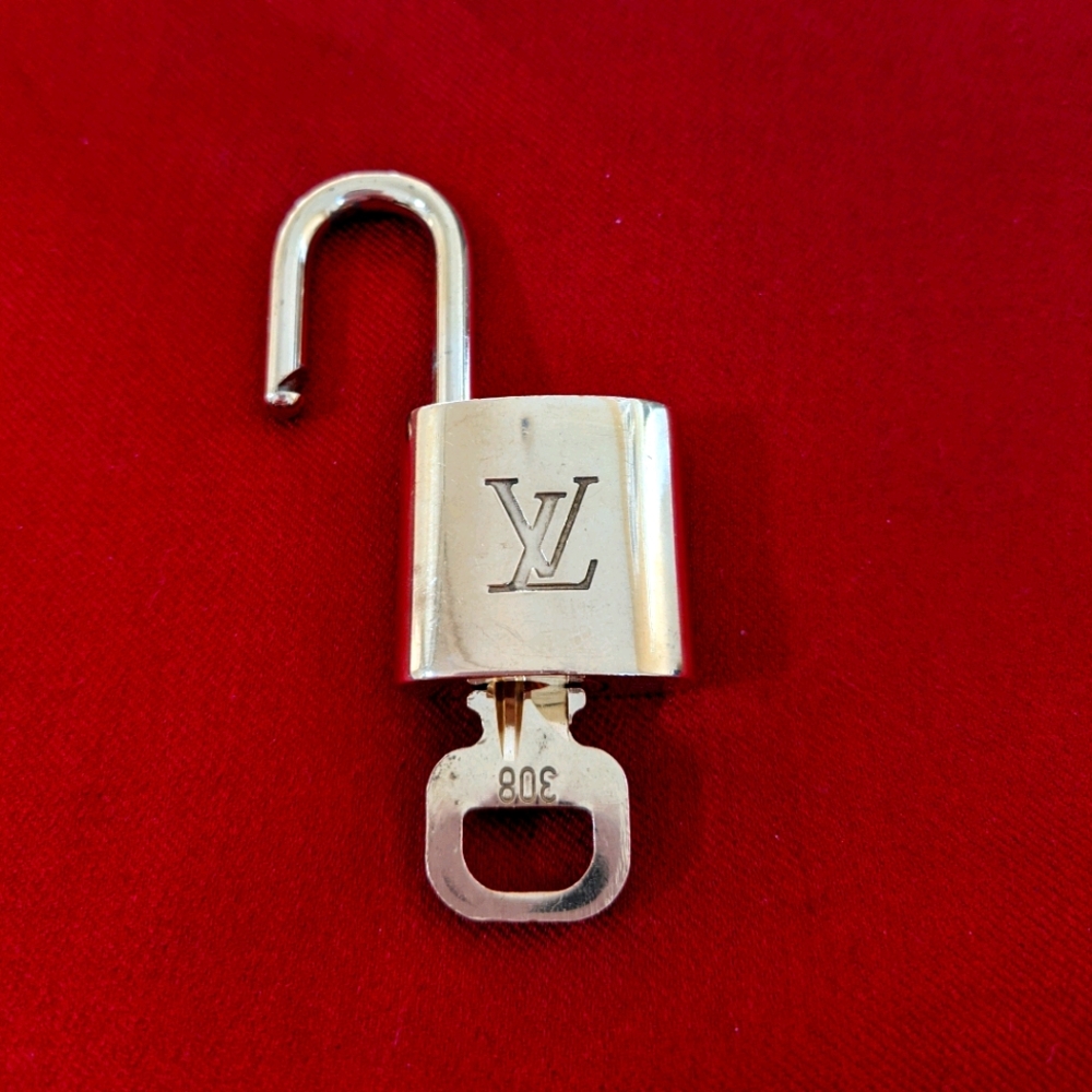✨🔐 # 308 Louis Vuitton padlock and key vintage - Picture 2 of 5